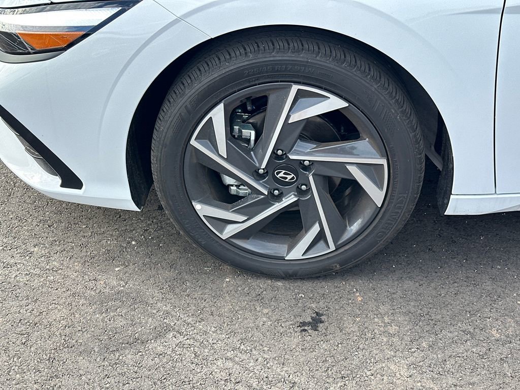 New 2025 Hyundai Elantra Sport image 11