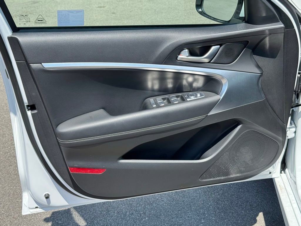 Used 2025 Genesis G70 2.5T image 23