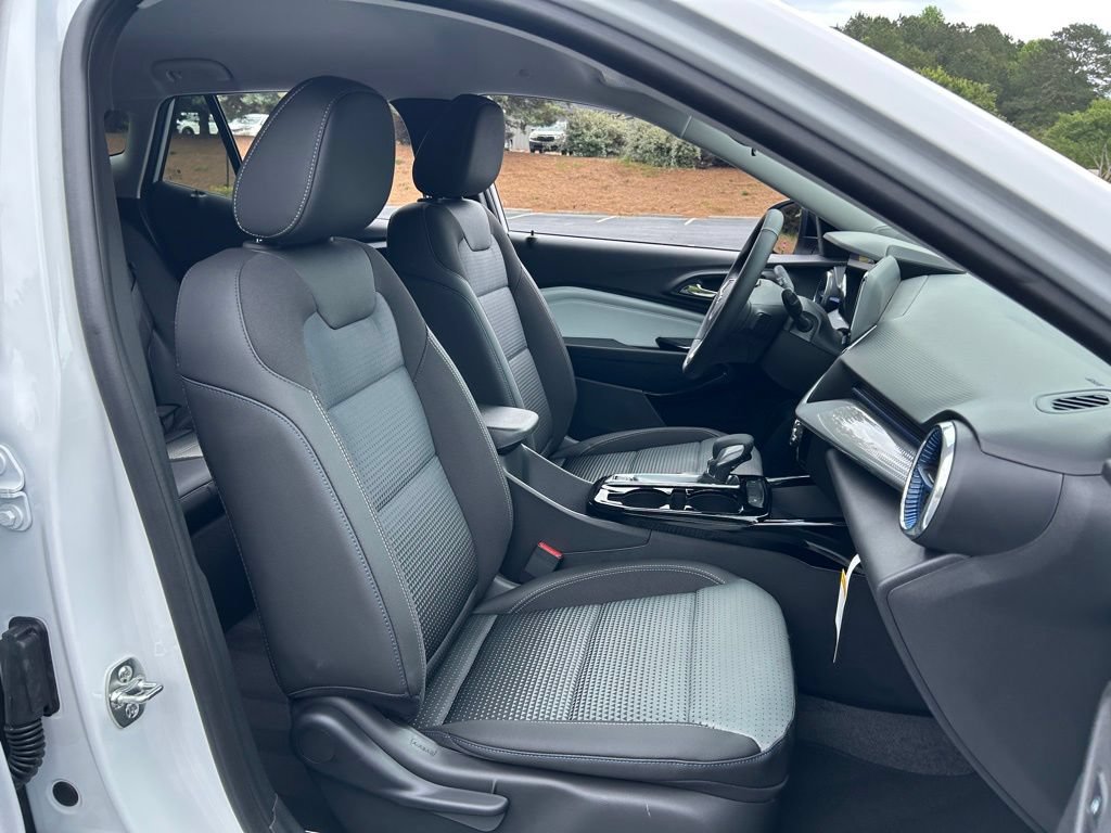 New 2026 Chevrolet Trax LT w/ Driver Confidence Package FWD image 43