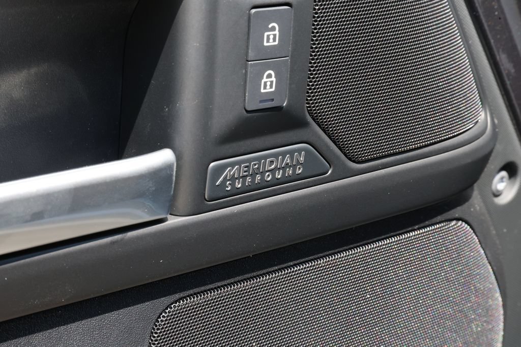 New 2026 Land Rover Defender 110 X-Dynamic SE AWD/4WD image 17