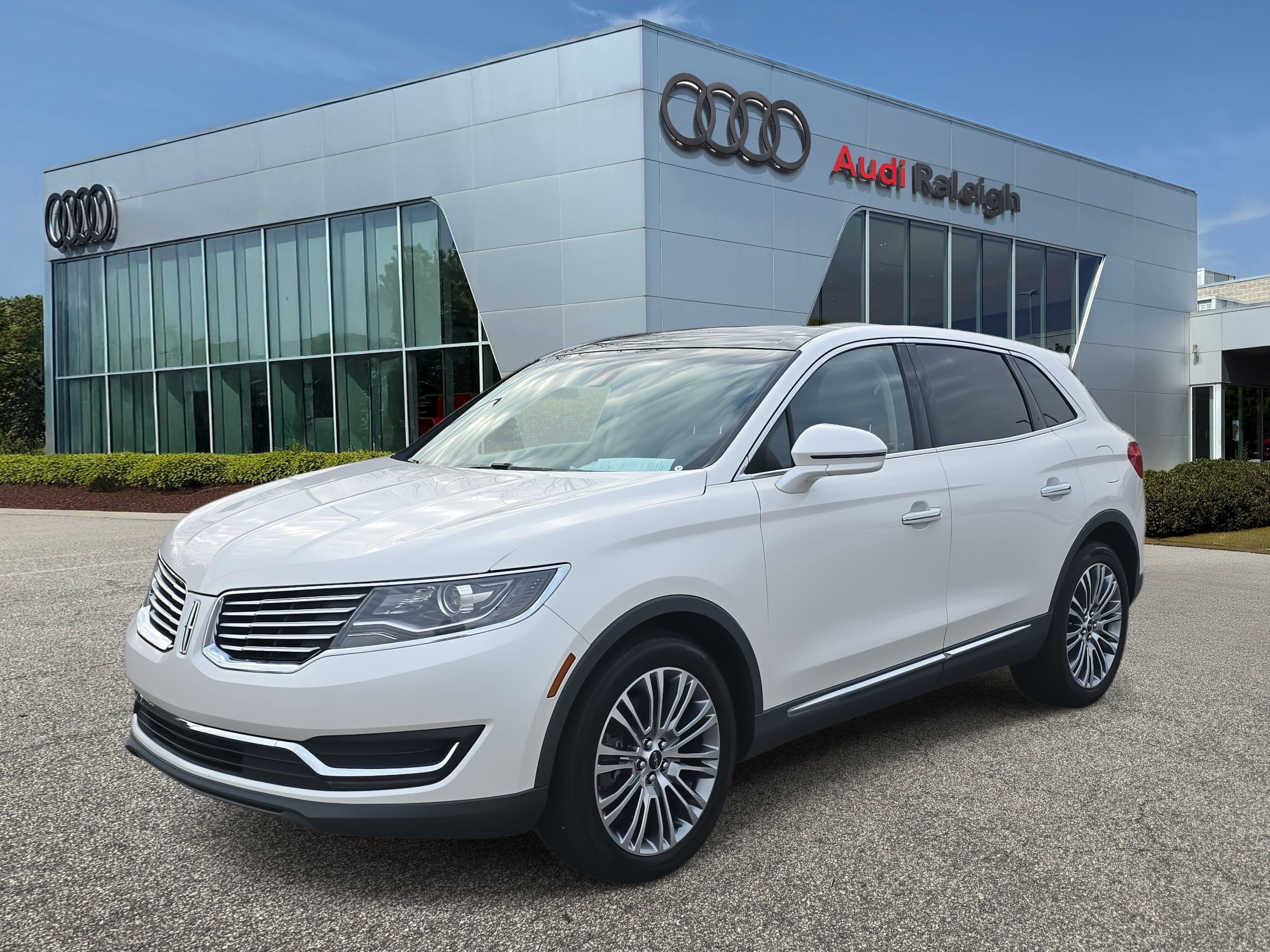 Used 2016 Lincoln MKX Reserve w/ Driver Assistance Package image 1