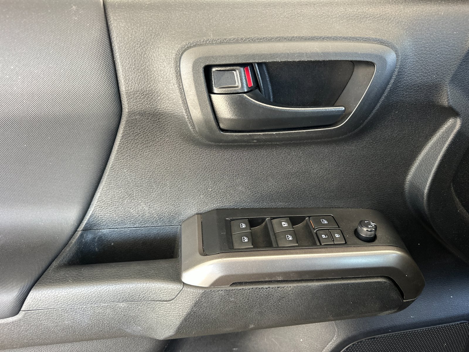 Used 2022 Toyota Tacoma SR5 w/ Trail Edition AWD/4WD image 10