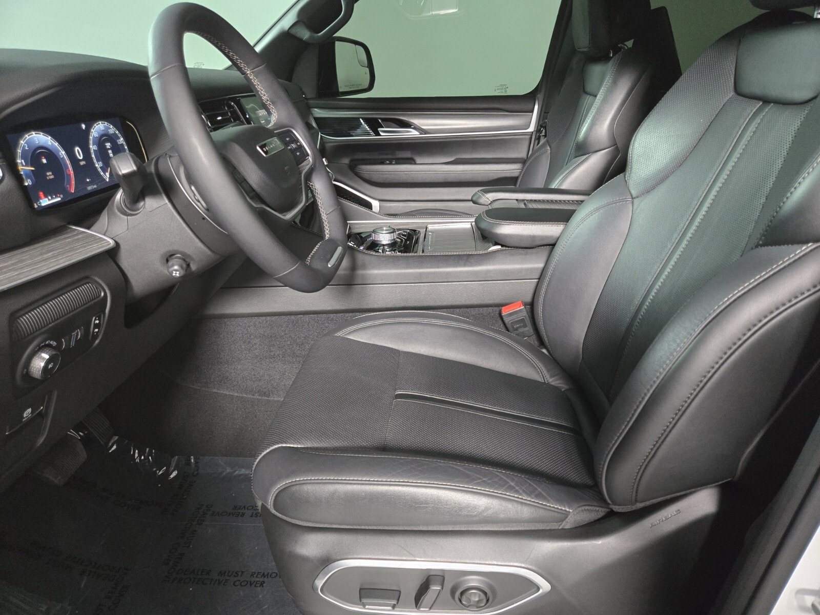 Used 2024 Jeep Wagoneer L Series III w/ Premium Group I image 11