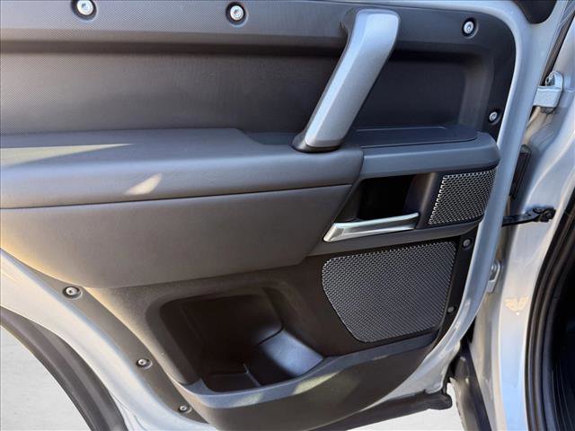 Used 2023 Land Rover Defender 110 X-Dynamic SE image 9