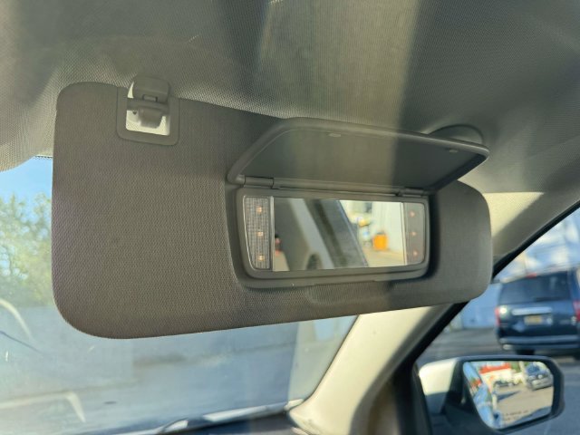 Used 2018 Chevrolet Equinox LT FWD image 38