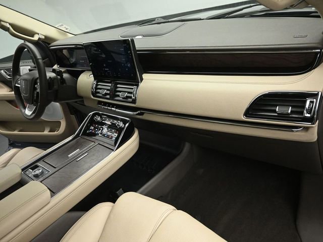 Used 2023 Lincoln Navigator Reserve image 31