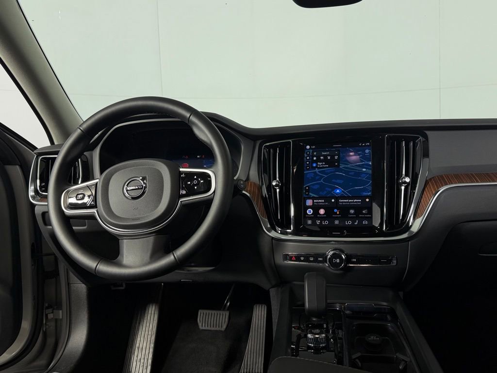 Used 2025 Volvo V60 B5 Cross Country Plus image 15