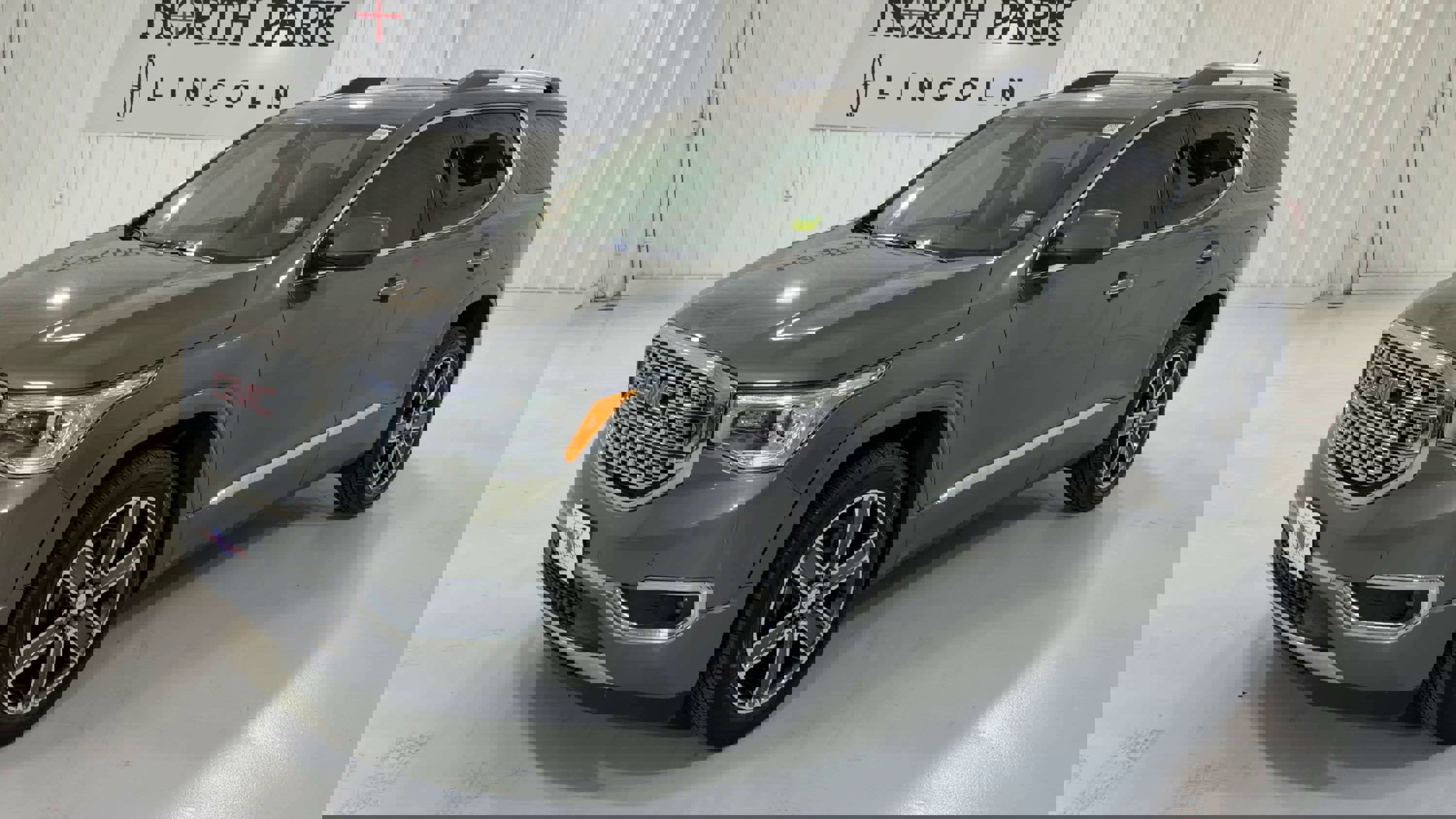 Used 2018 GMC Acadia Denali w/ Technology Package image 5