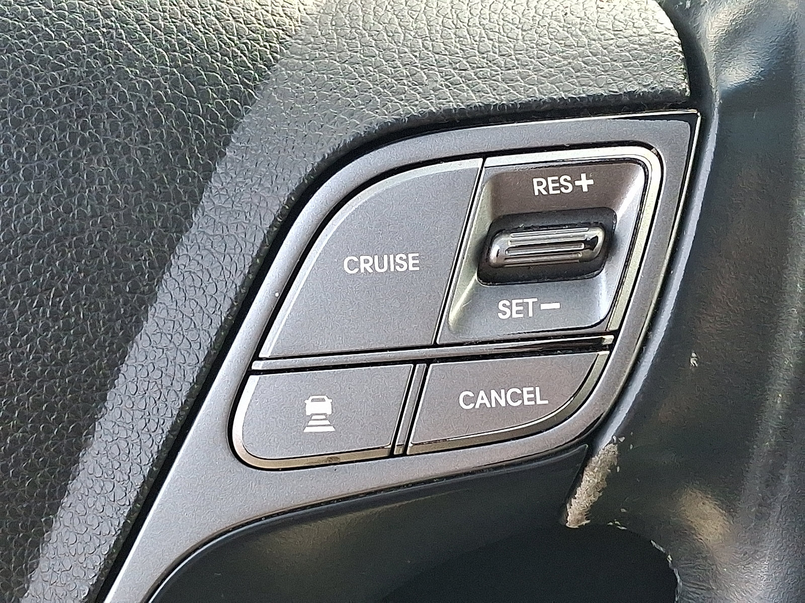 Used 2018 Hyundai Santa Fe Sport w/ 2.0T Ultimate Tech Package 05 AWD/4WD image 24