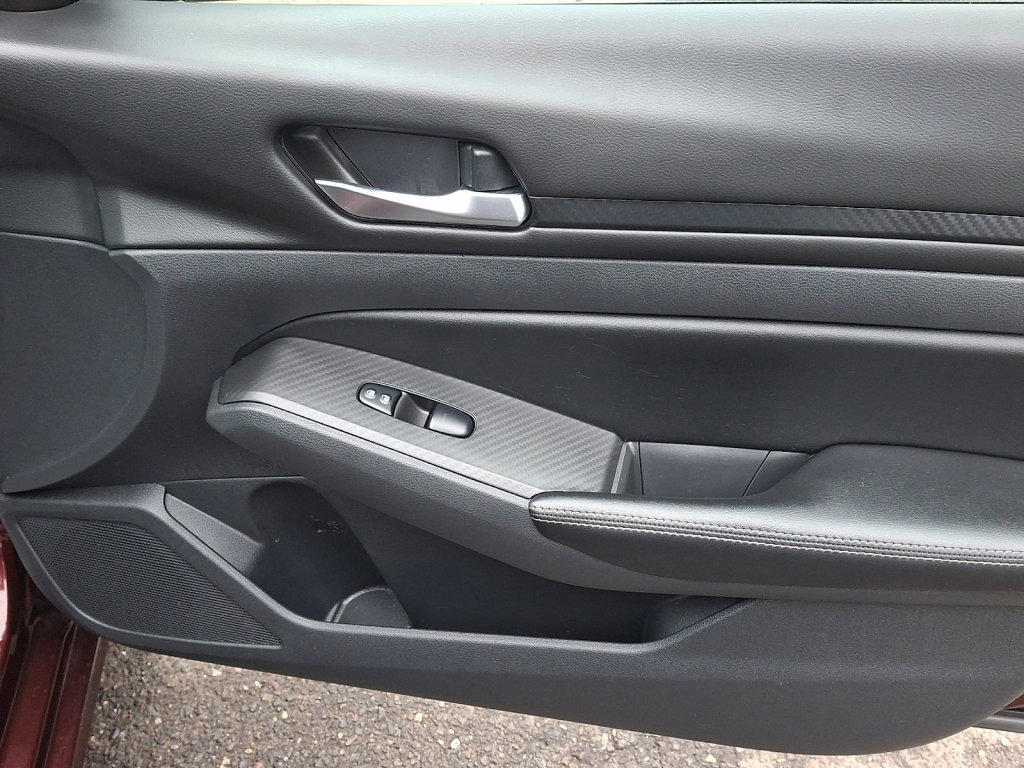 Used 2024 Nissan Altima 2.5 SV image 10