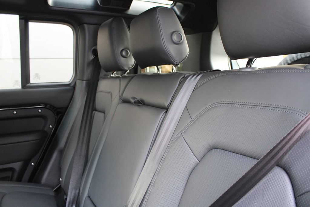 New 2026 Land Rover Defender 110 S AWD/4WD image 8