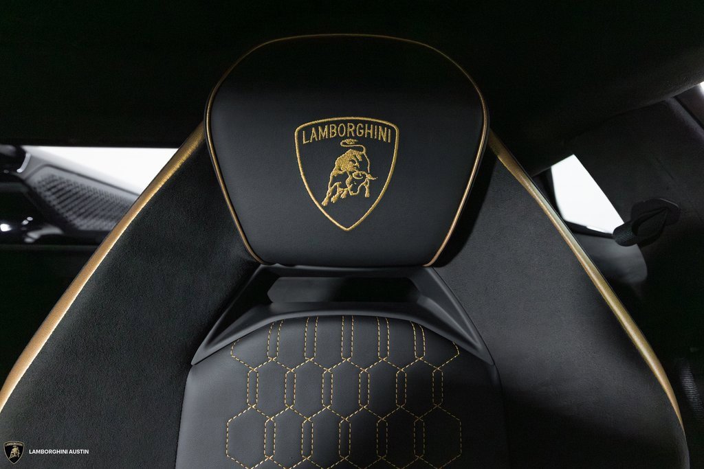 Used 2025 Lamborghini Revuelto image 38
