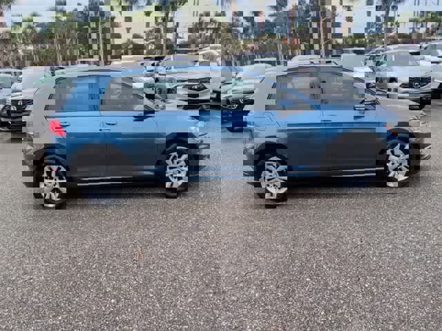 Used 2021 Volkswagen Golf 4-Door image 9