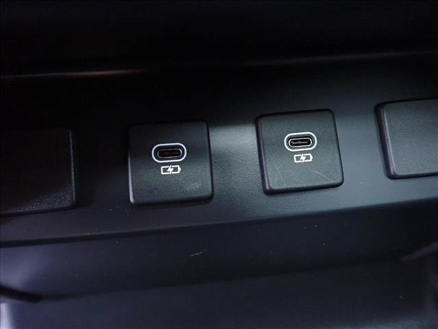 Used 2024 Land Rover Defender 110 S AWD/4WD image 10