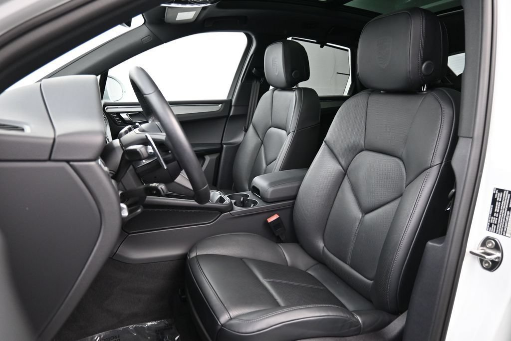 Certified 2026 Porsche Macan AWD/4WD image 5