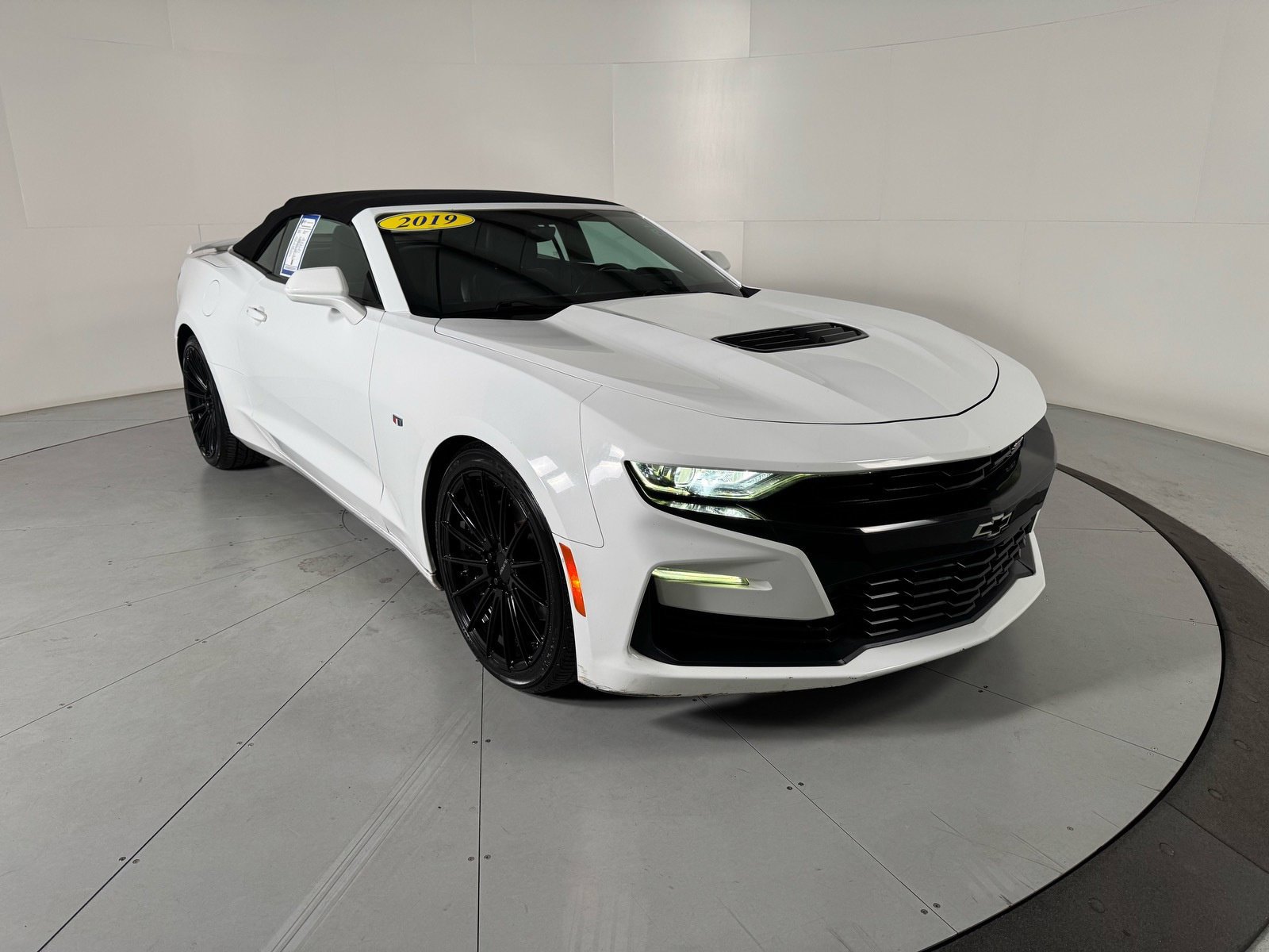Used 2019 Chevrolet Camaro SS RWD image 8