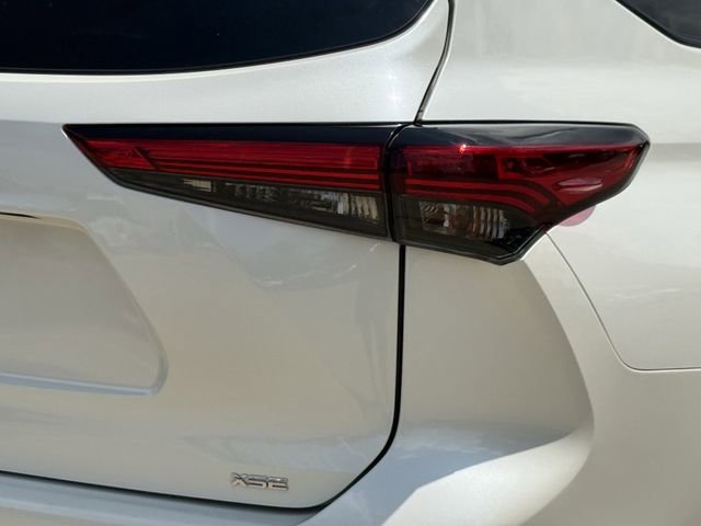 Used 2021 Toyota Highlander XSE FWD image 7