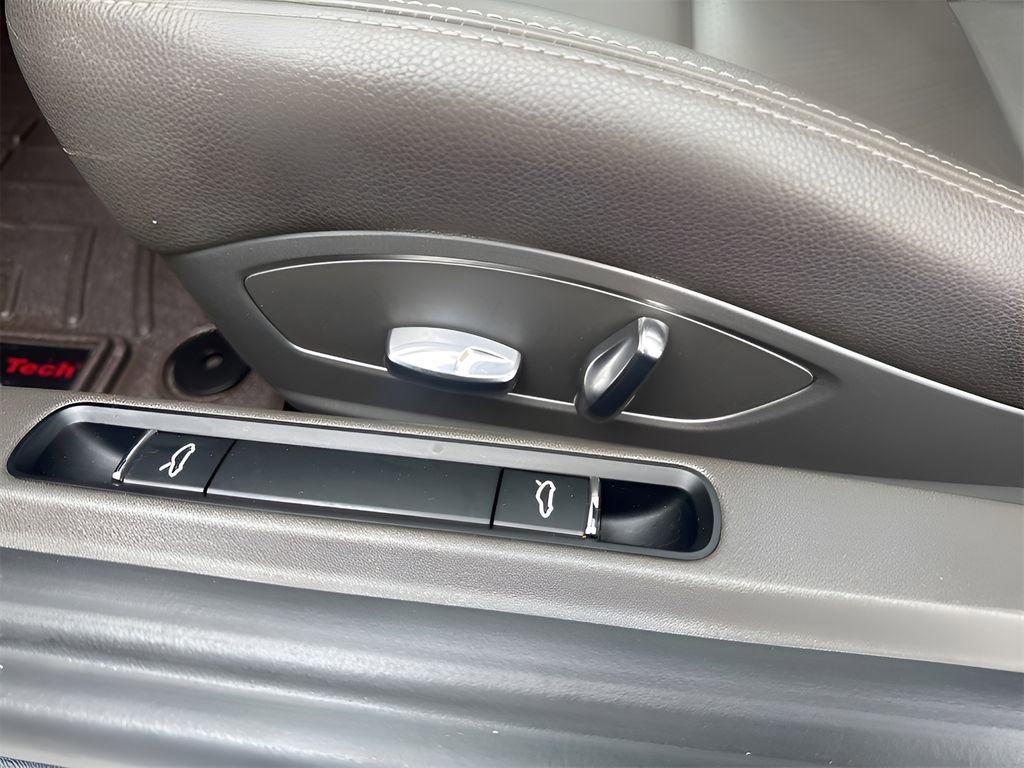 Used 2018 Porsche 911 Carrera image 10
