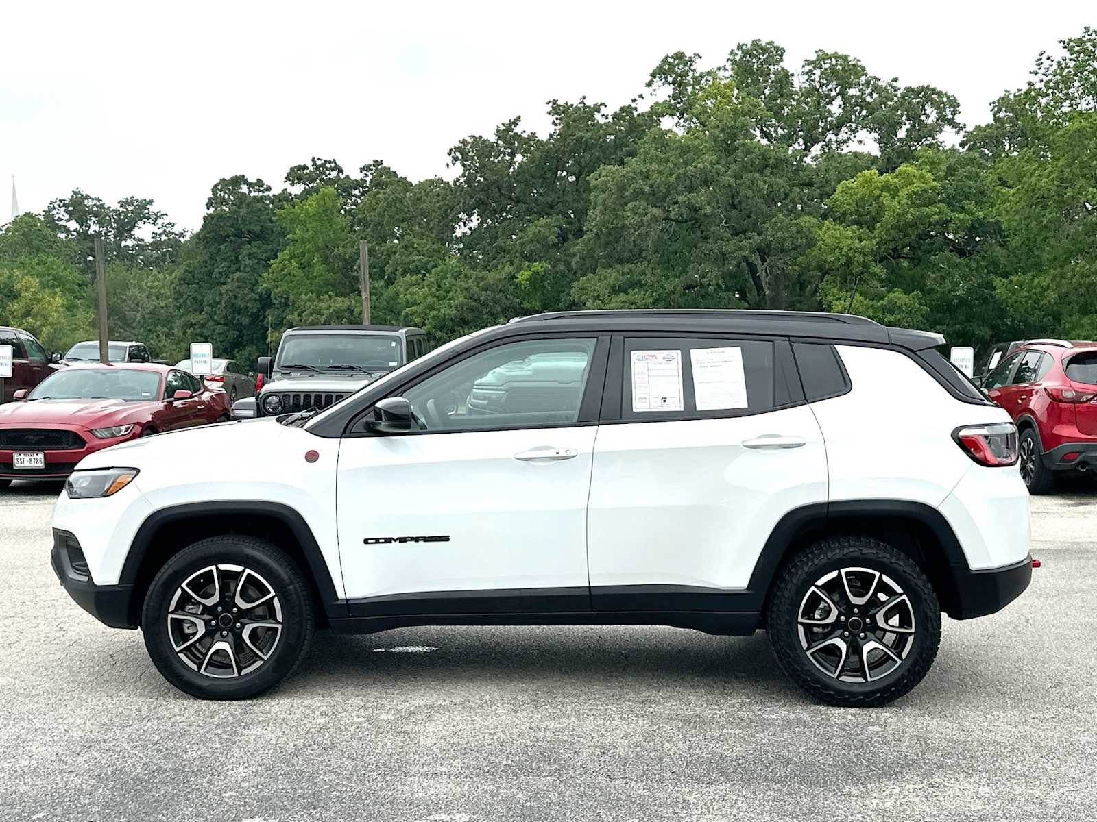Used 2025 Jeep Compass Trailhawk w/ Trailer Tow Group AWD/4WD image 12
