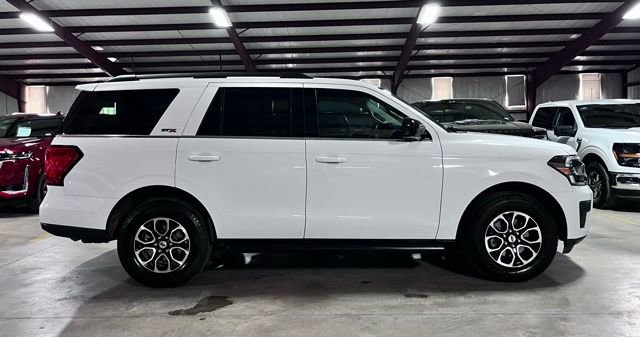 Used 2022 Ford Expedition XL image 2