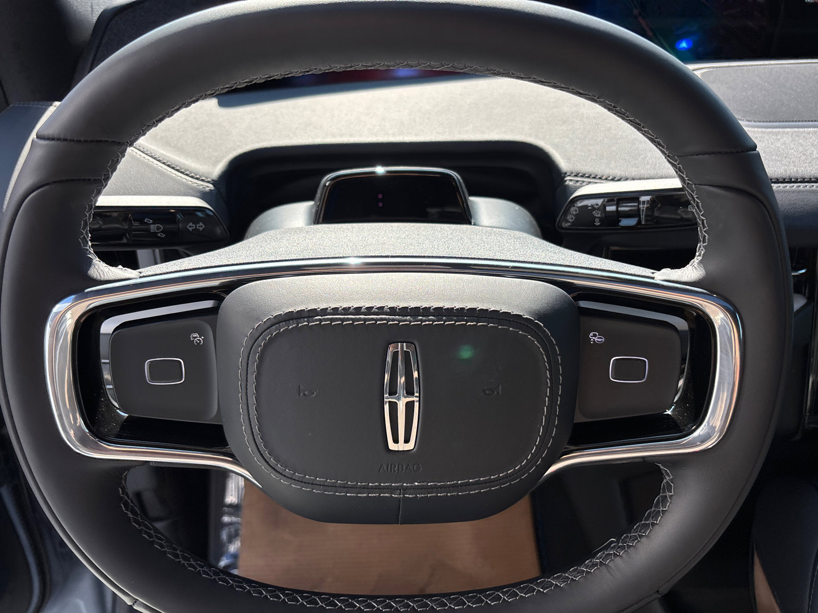 New 2025 Lincoln Navigator Reserve w/ Jet Appearance Package image 15