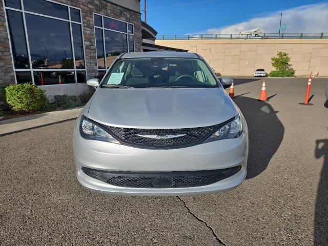 Used 2023 Chrysler Voyager LX image 7