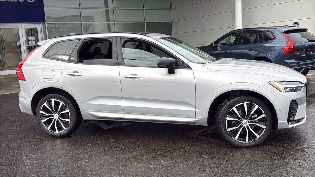 Certified 2025 Volvo XC60 B5 Plus image 2