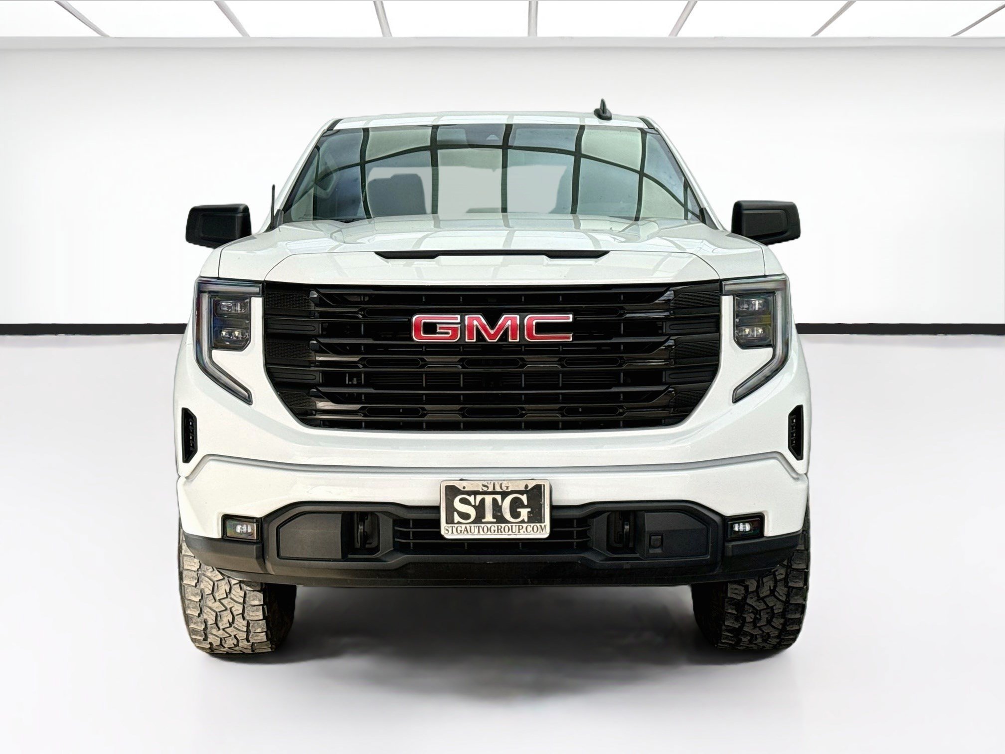 Used 2024 GMC Sierra 1500 Elevation AWD/4WD image 2