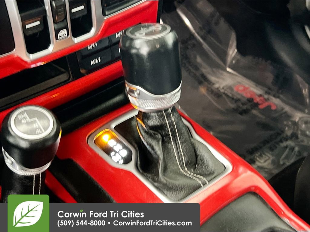 Used 2018 Jeep Wrangler Unlimited Sahara w/ Uconnect 4C Nav & Sound Group image 9