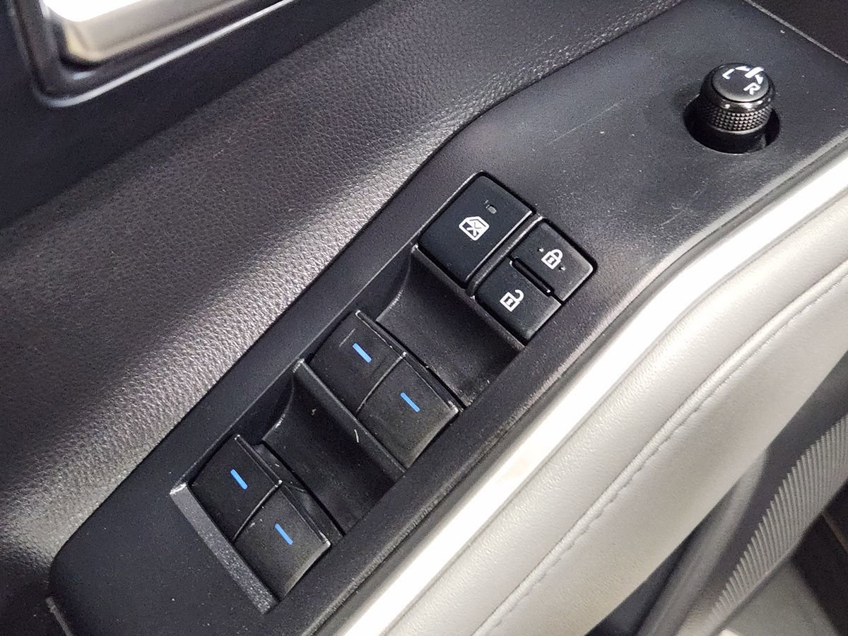 Used 2022 Toyota Highlander XLE FWD image 44