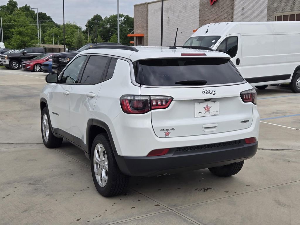 Used 2024 Jeep Compass Latitude AWD/4WD image 4