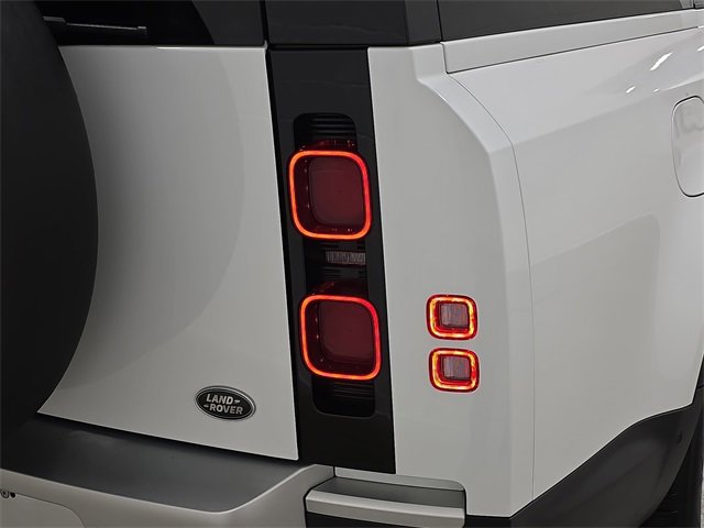 Used 2023 Land Rover Defender 130 SE image 34