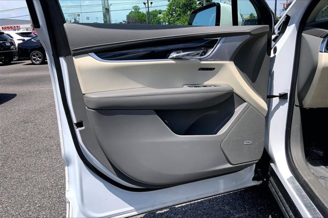 Used 2024 Cadillac XT6 Premium Luxury w/ Technology Package AWD/4WD image 23