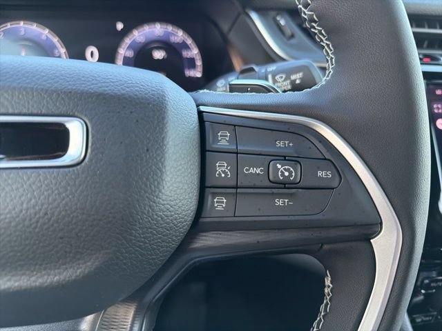 Used 2025 Jeep Grand Cherokee Altitude RWD image 14
