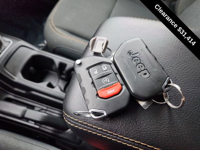 Used 2025 Jeep Wrangler Unlimited Sahara w/ Safety Group AWD/4WD image 45