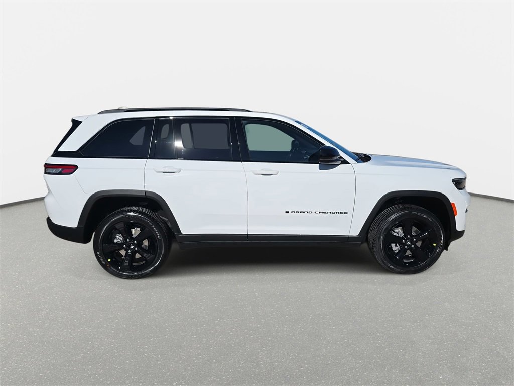 New 2025 Jeep Grand Cherokee Altitude image 4