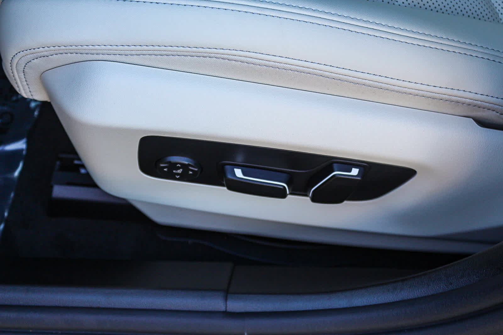 Used 2026 BMW 530i w/ M Sport Package RWD image 21