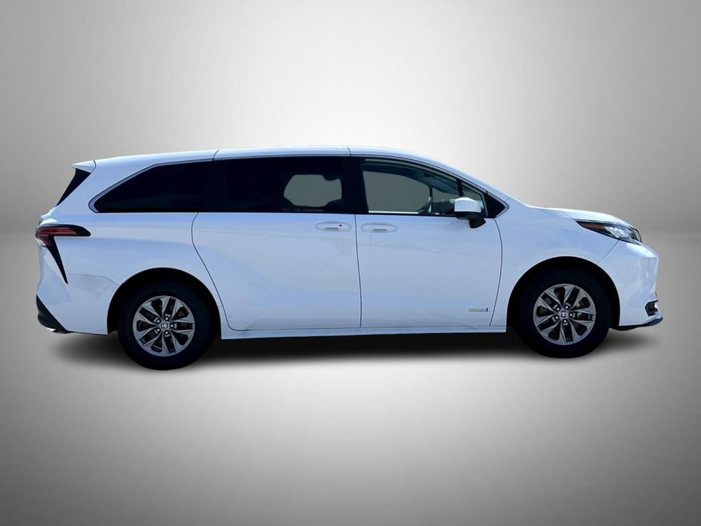 Used 2021 Toyota Sienna LE FWD image 4