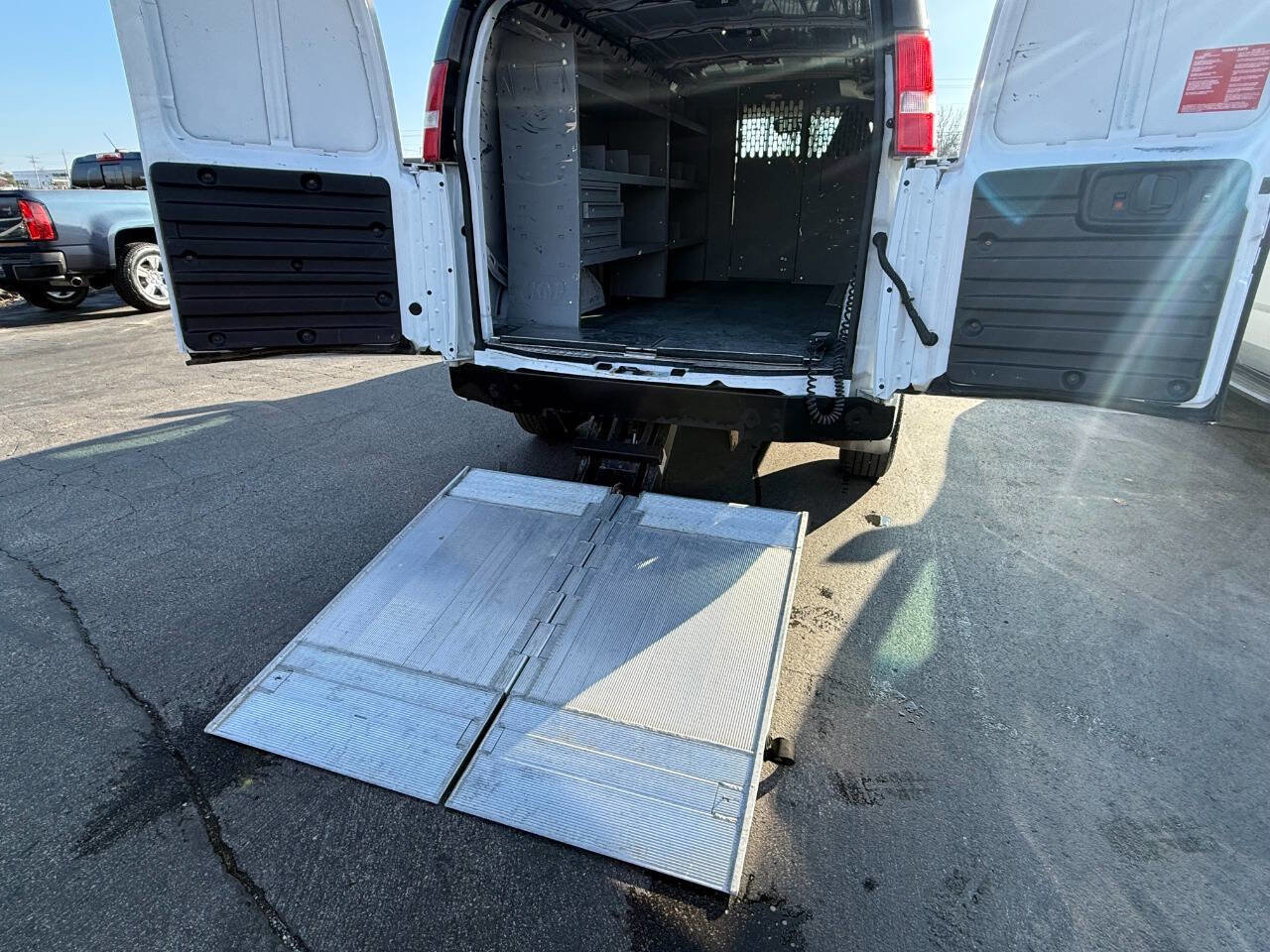 Used 2019 Chevrolet Express 3500 w/ Driver Convenience Package image 12