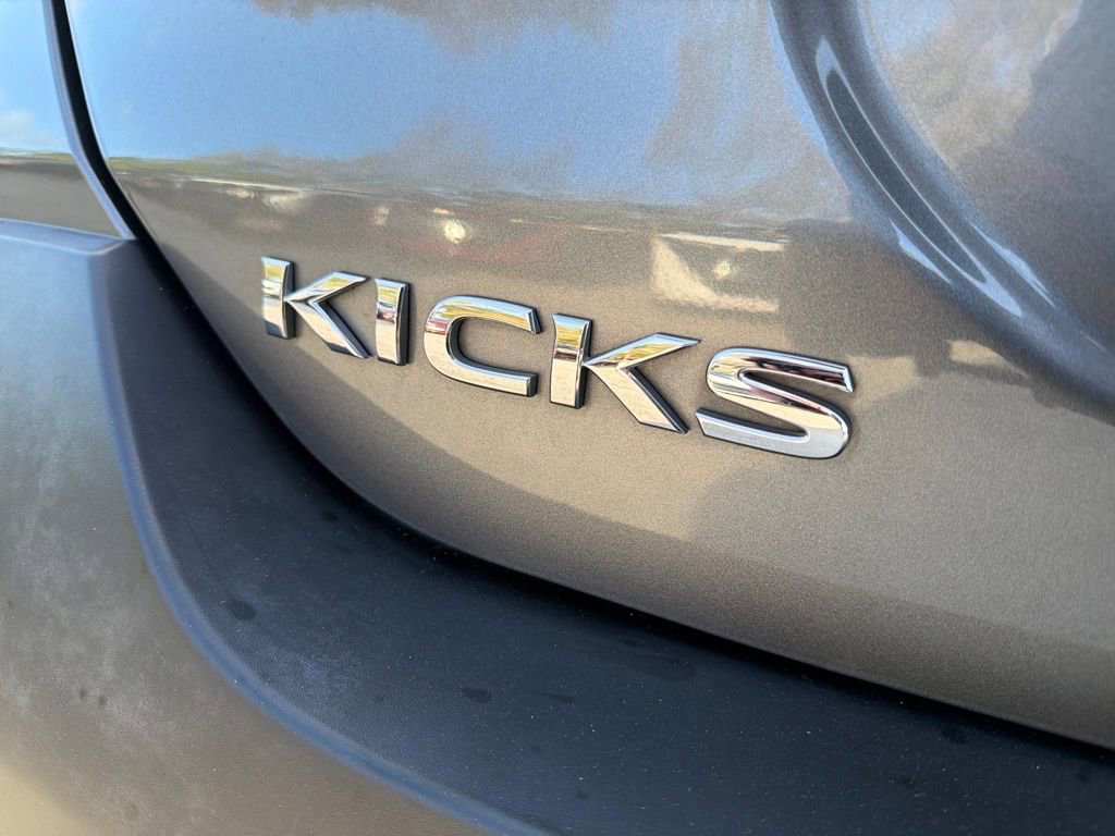 Used 2020 Nissan Kicks S image 9