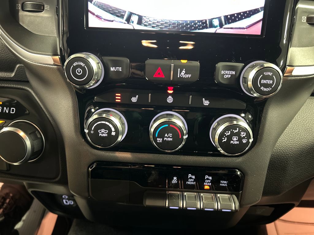 New 2026 RAM 1500 4x4 Crew Cab image 17