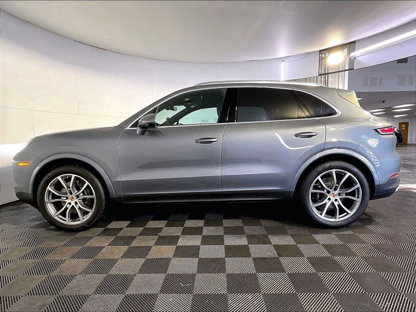 Certified 2026 Porsche Cayenne AWD/4WD image 2
