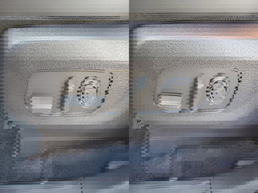 New 2026 Kia Carnival EX image 24