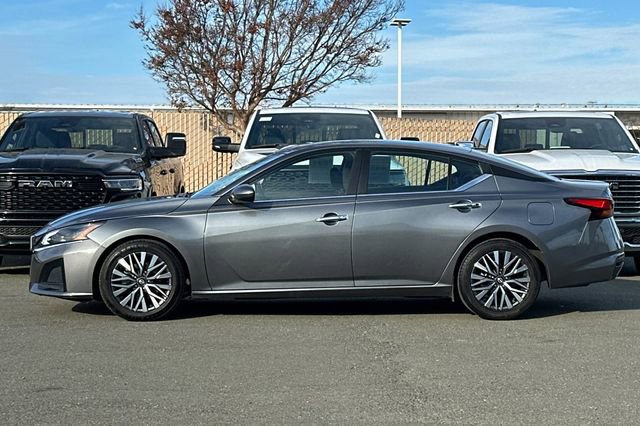 Used 2023 Nissan Altima 2.5 SV image 7