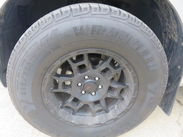 Used 2012 Suzuki Equator Premium image 11