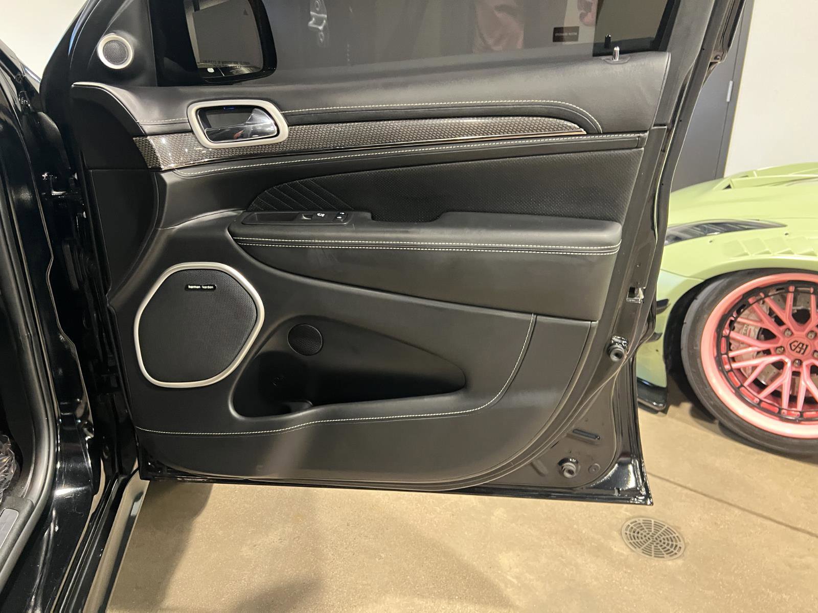 Used 2018 Jeep Grand Cherokee Trackhawk AWD/4WD image 43