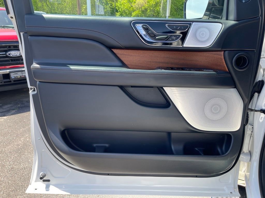 Used 2022 Lincoln Navigator L Black Label AWD/4WD image 18