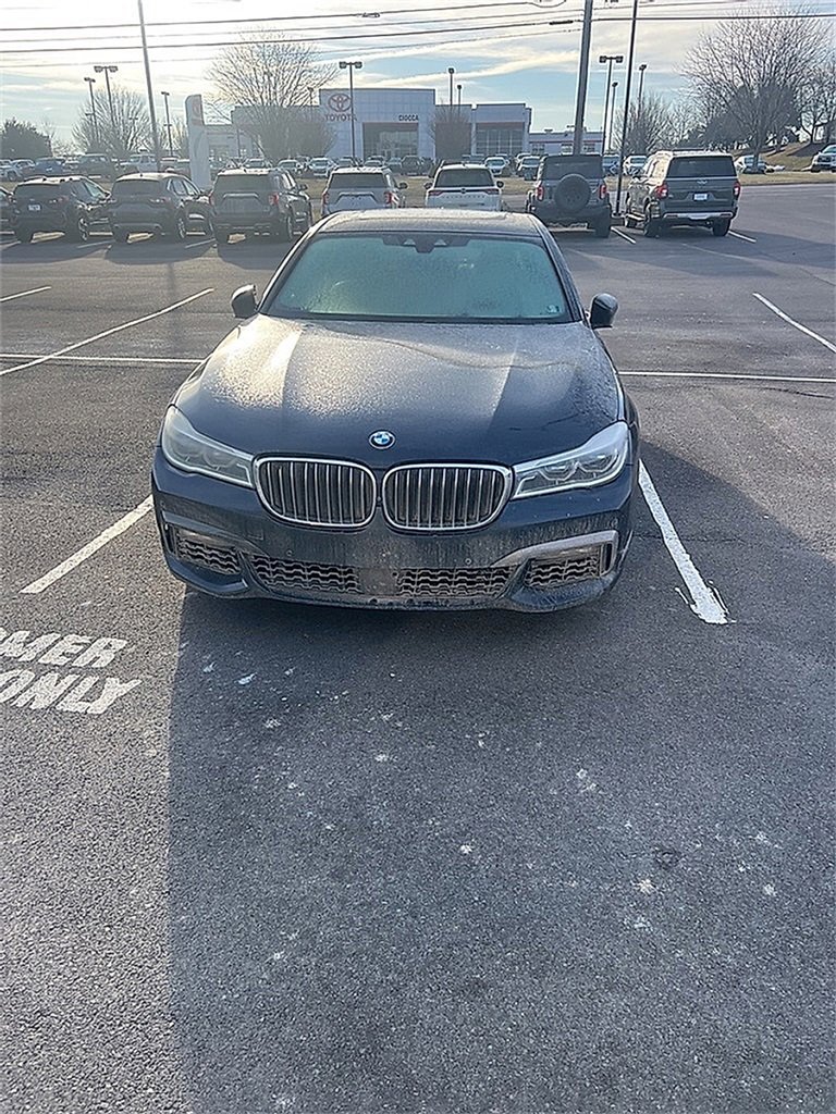 Used 2016 BMW 750i xDrive image 3