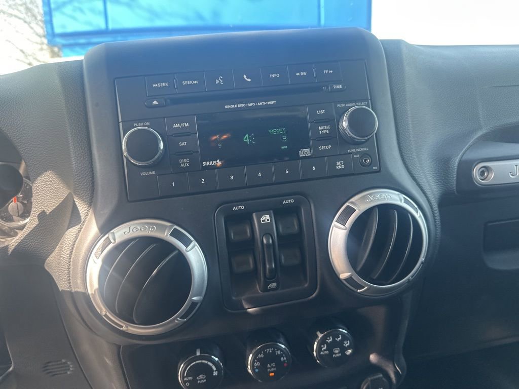 Used 2016 Jeep Wrangler Unlimited Sahara w/ Connectivity Group image 8