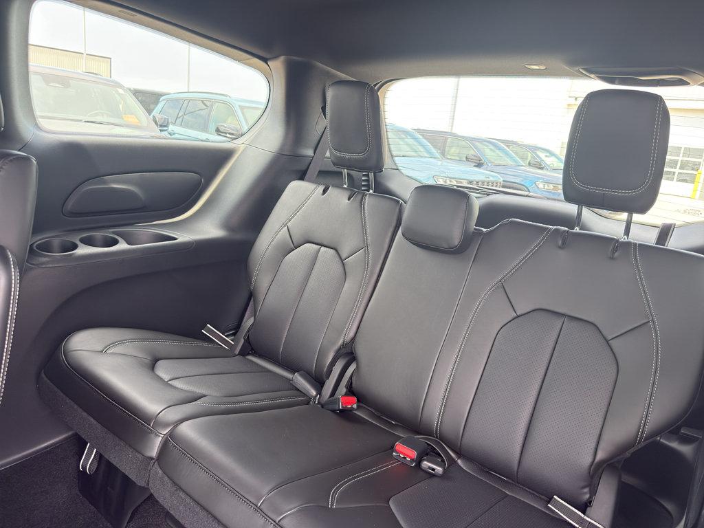 New 2026 Chrysler Pacifica Select FWD image 33